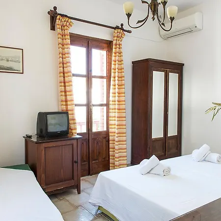 Alana Mykonos אורחן